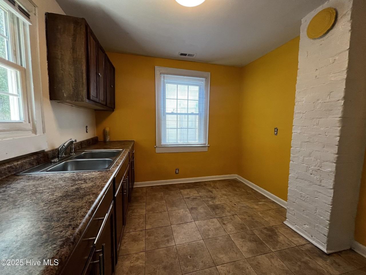 1115 S 9th St - Photo 7 of 11