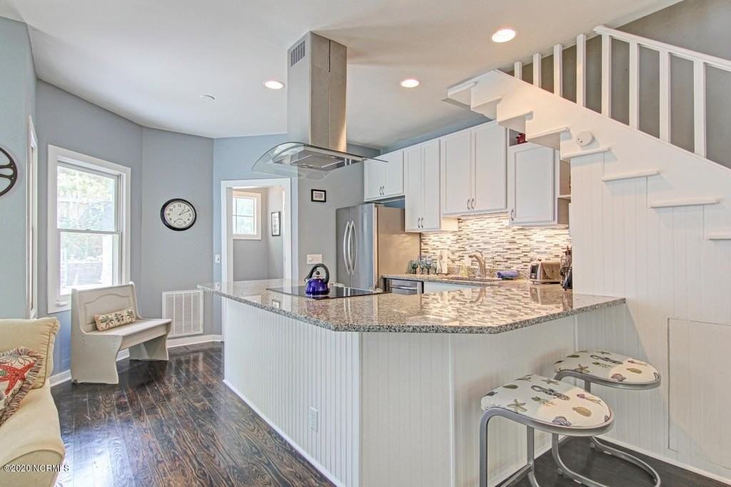 110 Ann St - Photo 2 of 16