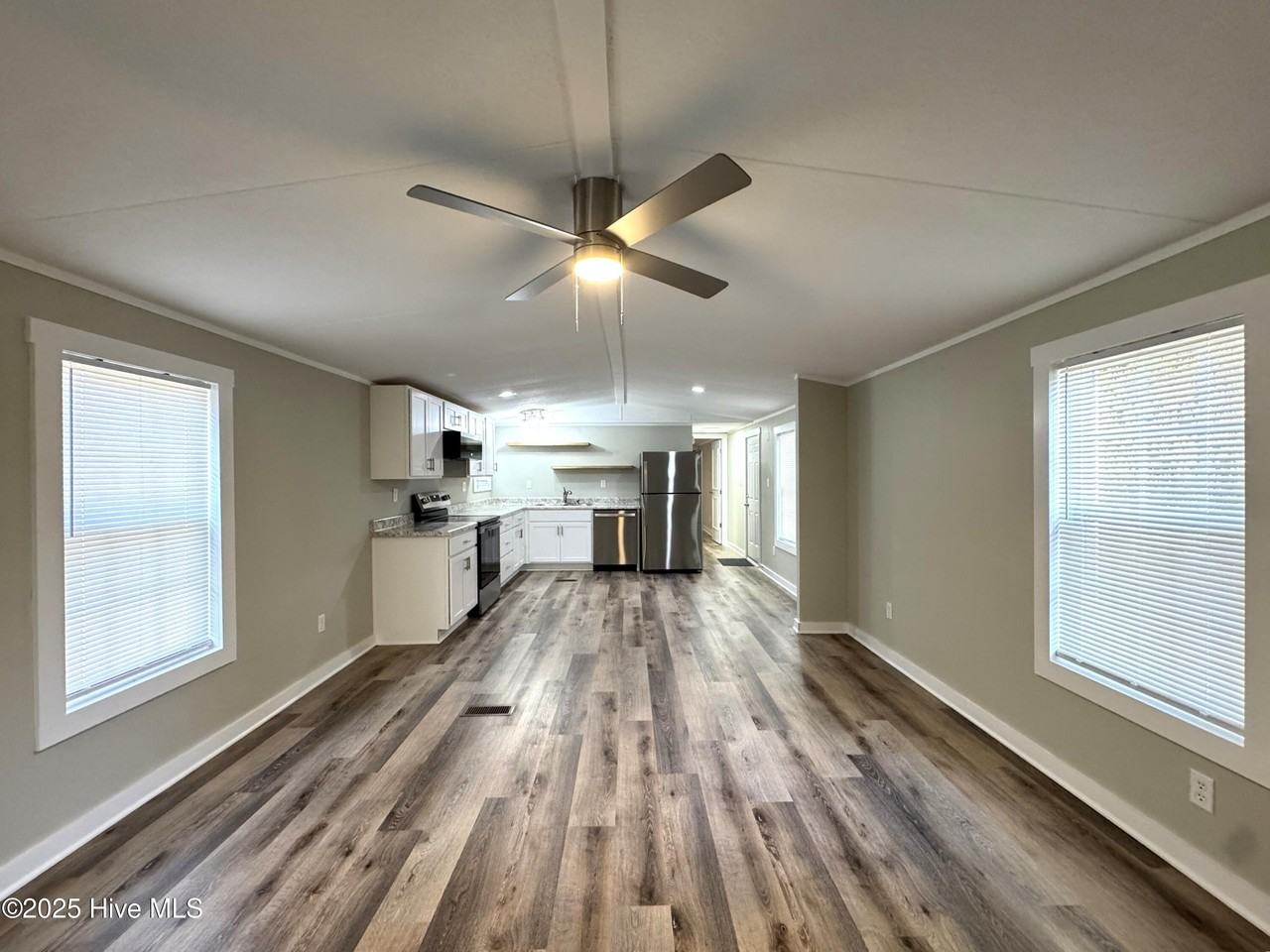 198 Trout St - Photo 3 of 23