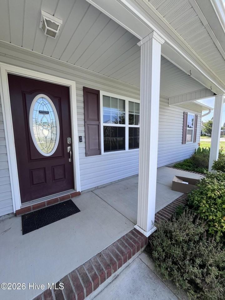 700 Wickford Pl - Photo 3 of 34