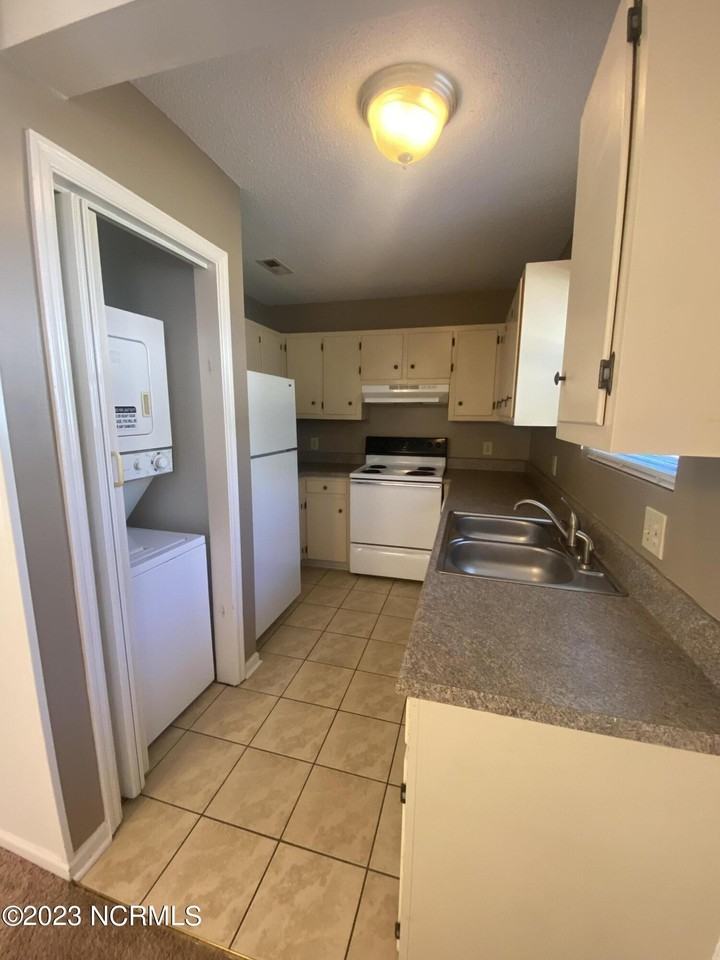 251 Cordell Cir - Photo 4 of 8
