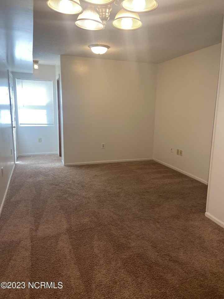 251 Cordell Cir - Photo 5 of 8