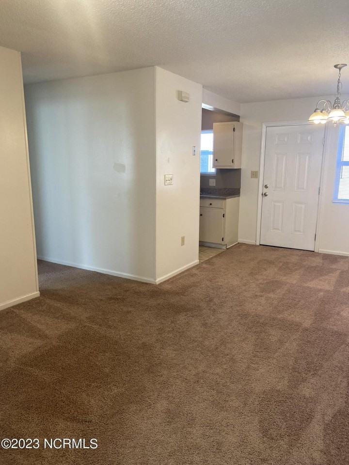251 Cordell Cir - Photo 7 of 8