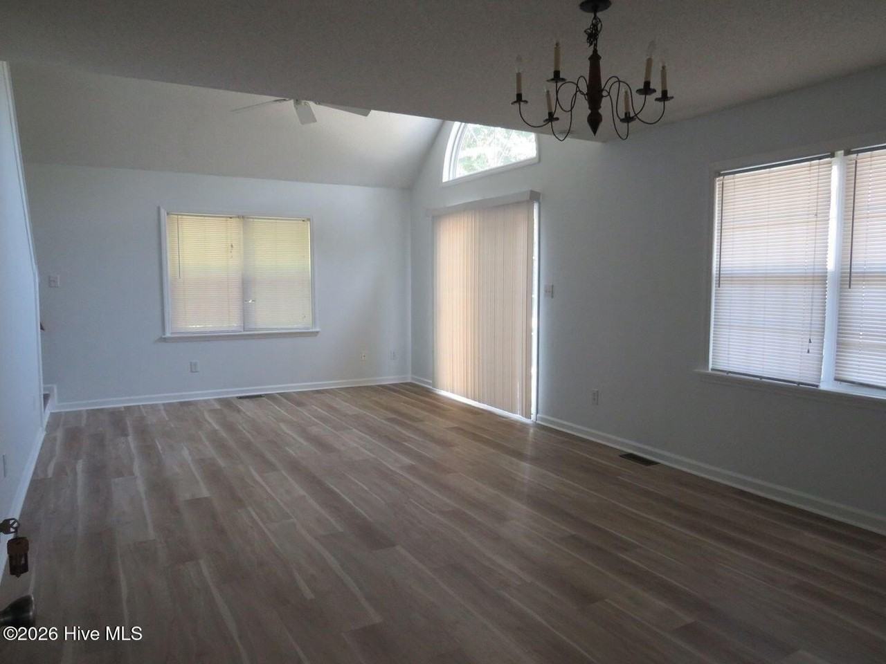 208 Stroud St - Photo 2 of 15