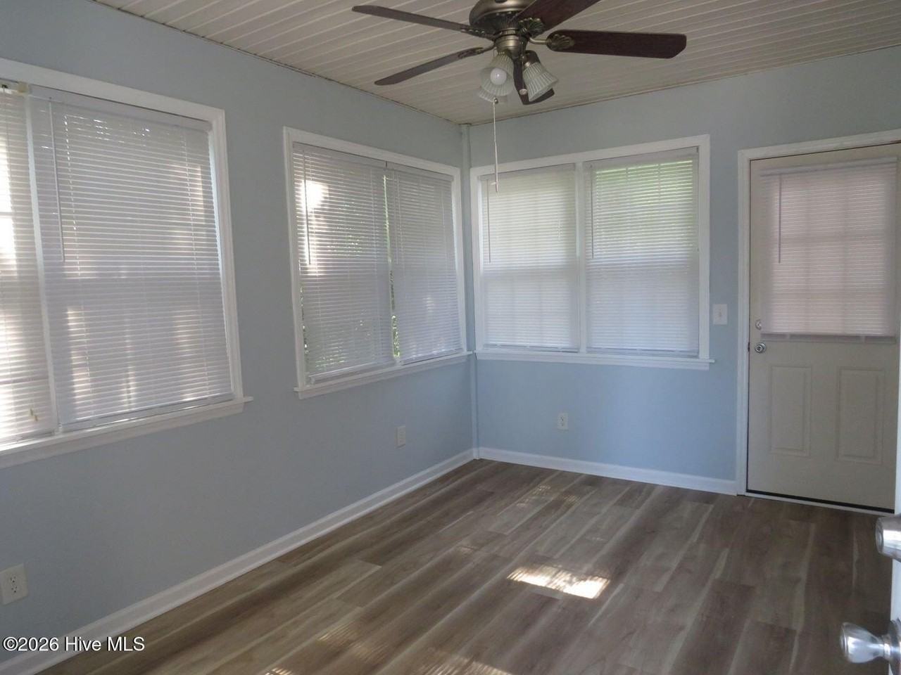 208 Stroud St - Photo 5 of 15