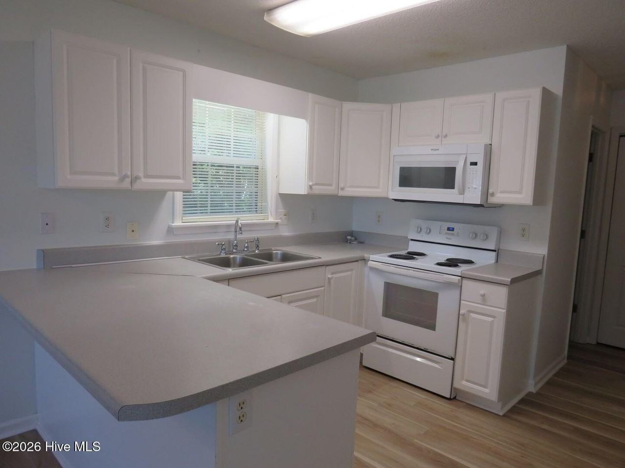 208 Stroud St - Photo 7 of 15