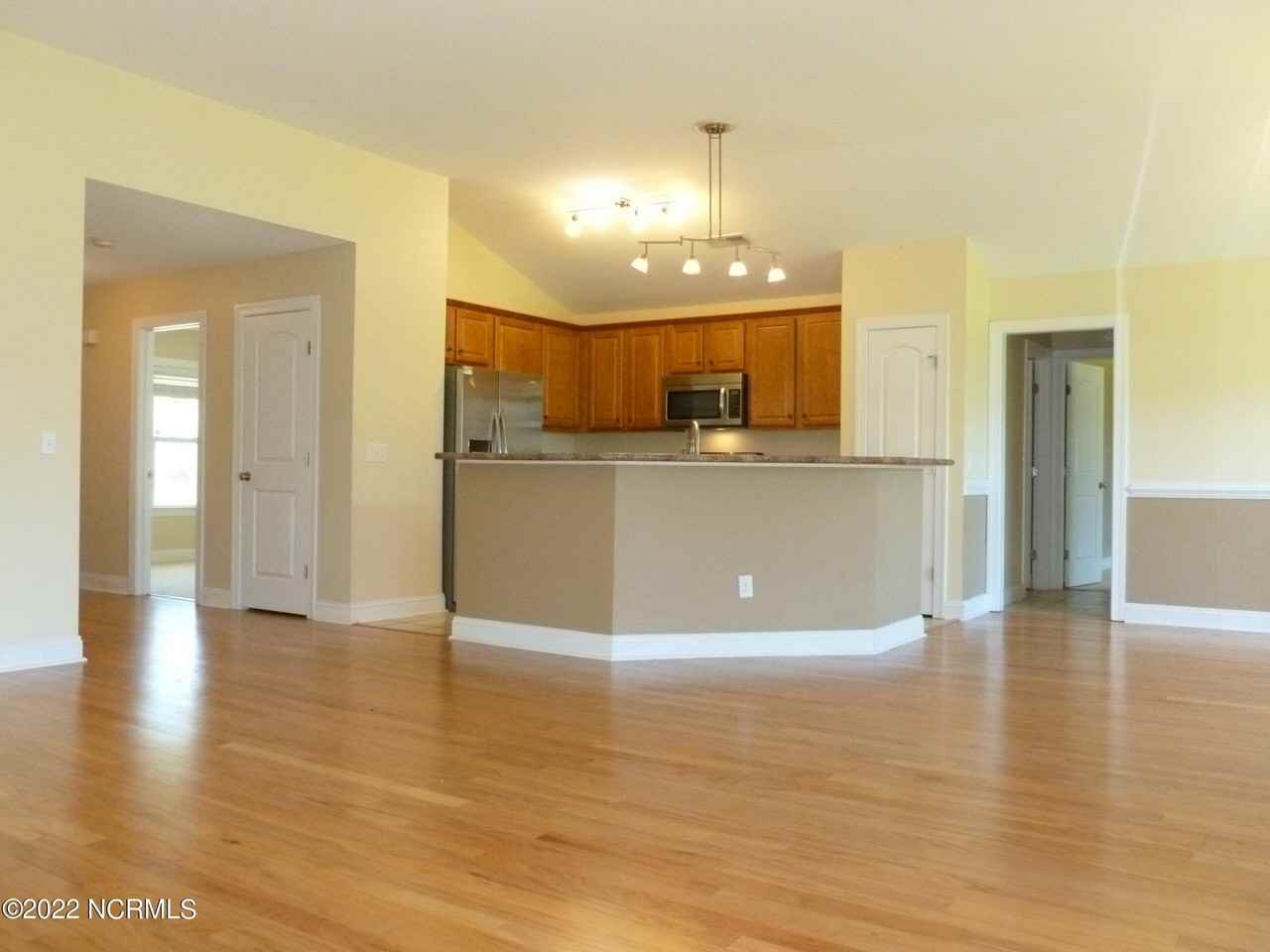 300 Sun St - Photo 6 of 24