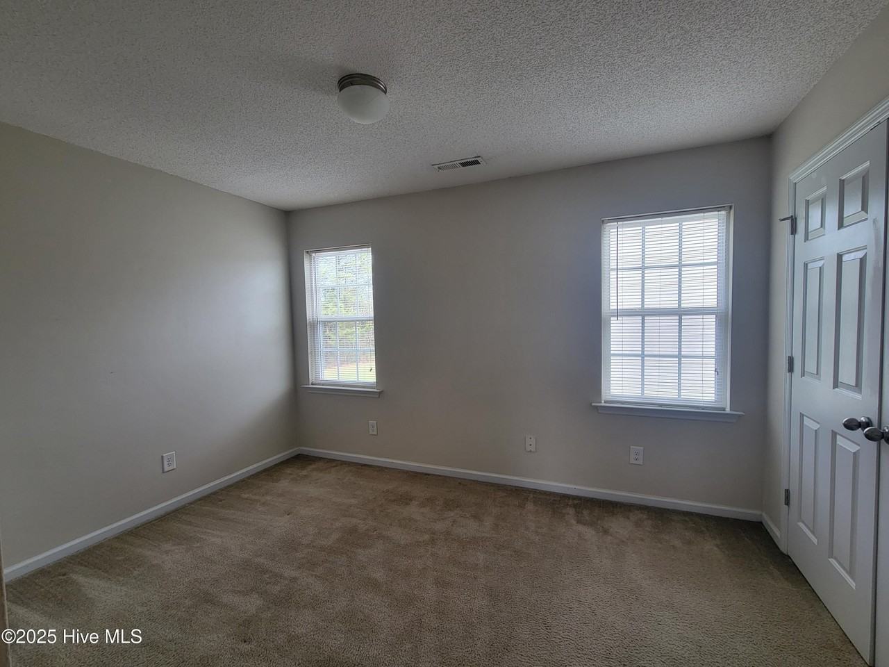 1002 Ornate Dr - Photo 6 of 9