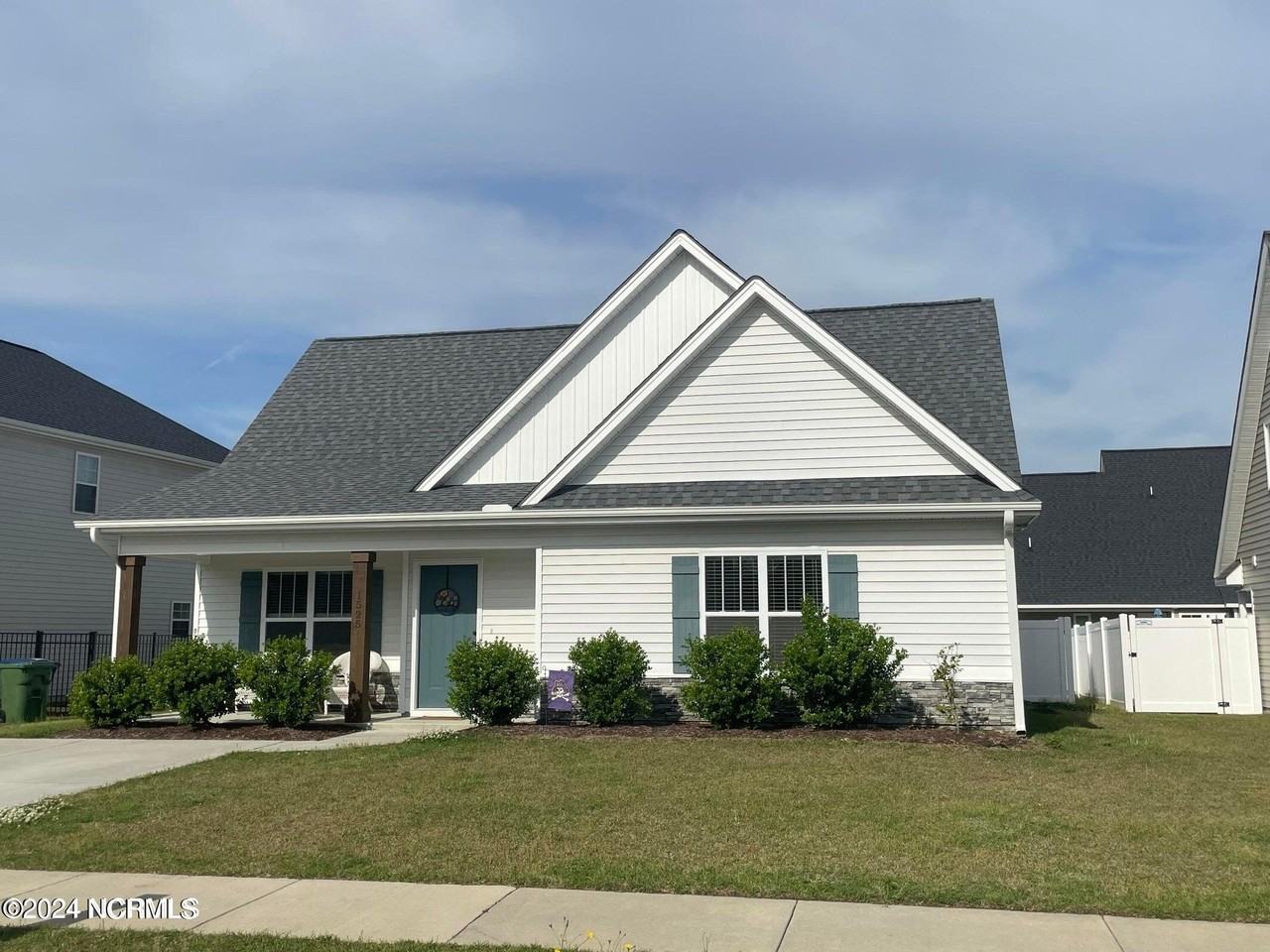 1525 Penncross Dr - Photo 2 of 19