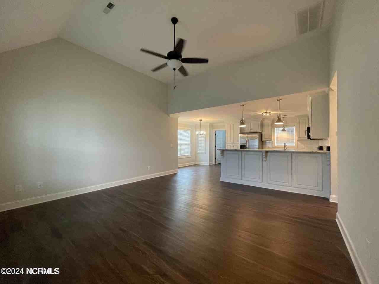 1525 Penncross Dr - Photo 4 of 19