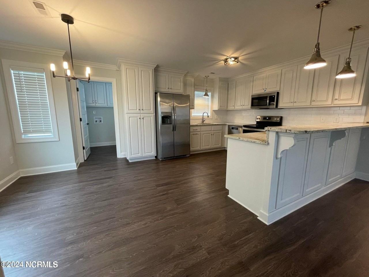 1525 Penncross Dr - Photo 5 of 19