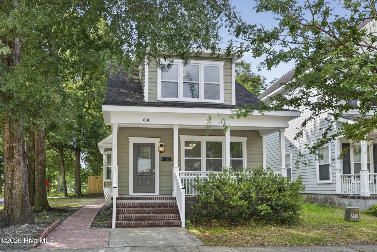 636 Brunswick St - Photo 2 of 26