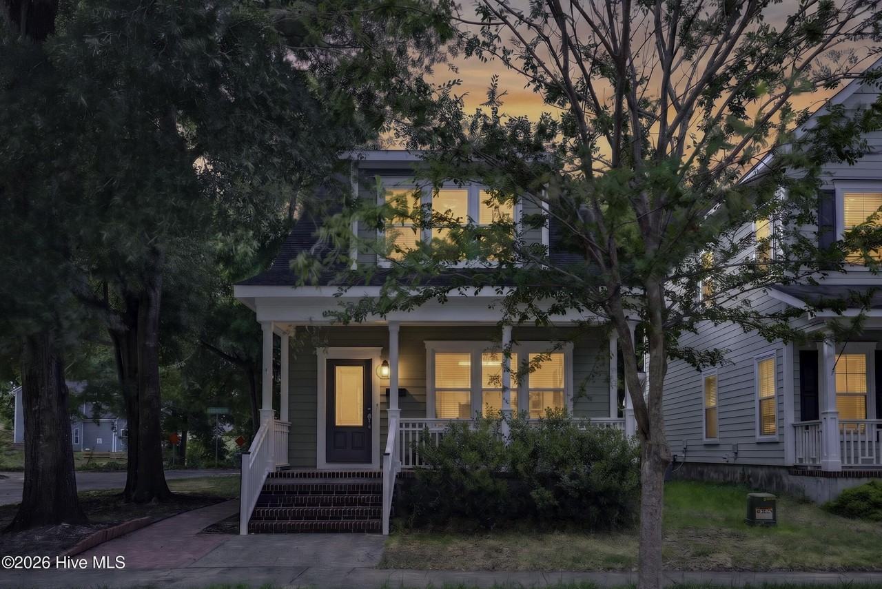 636 Brunswick St - Photo 3 of 26