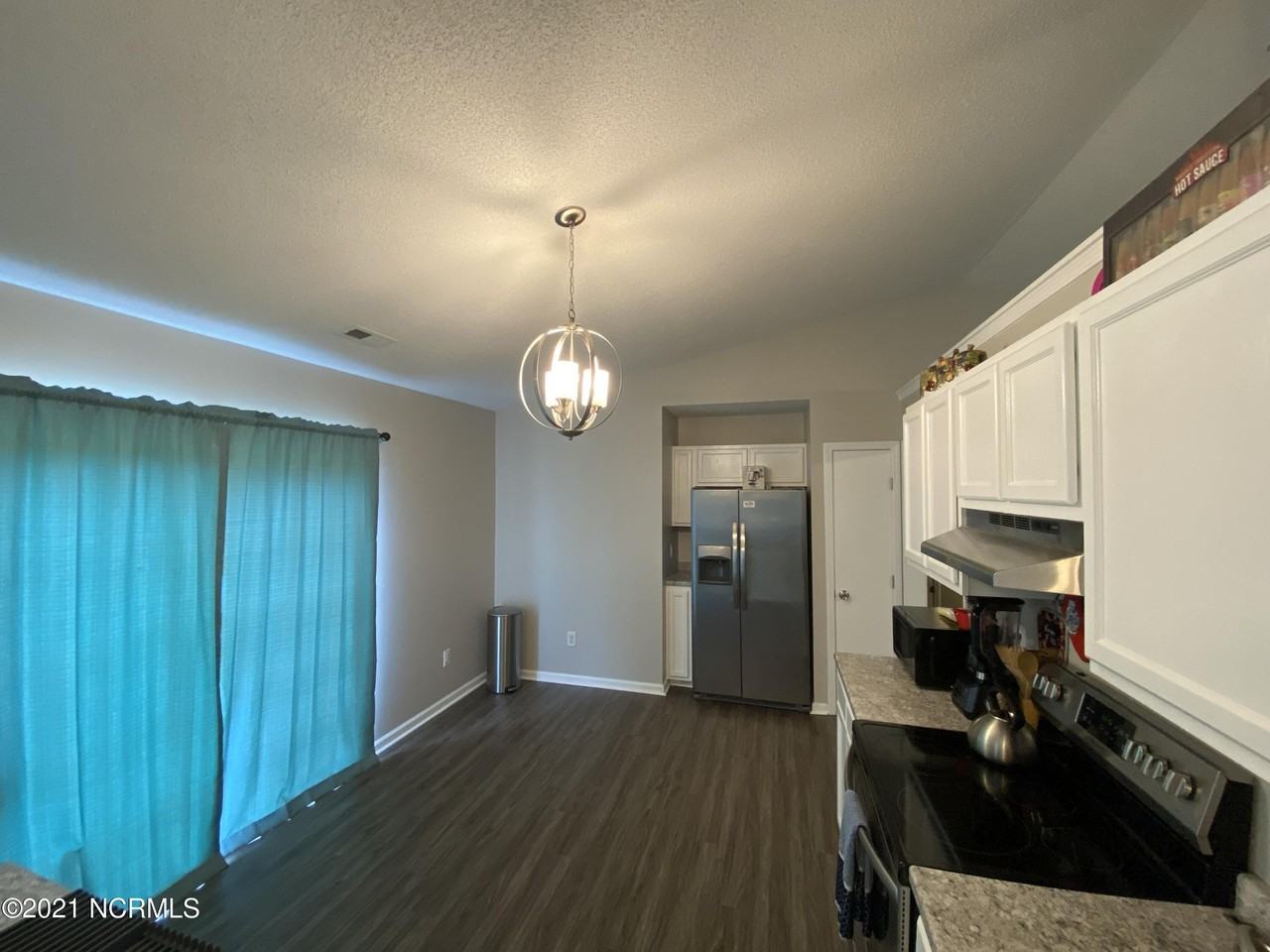 111 Howell Dr - Photo 3 of 11