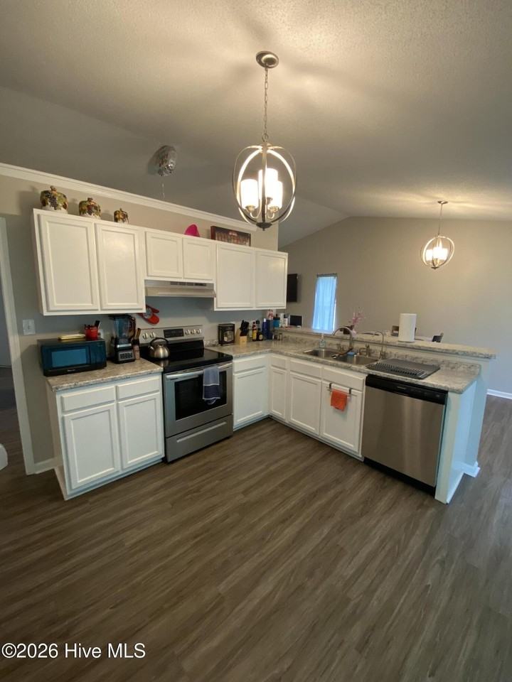 111 Howell Dr - Photo 4 of 11