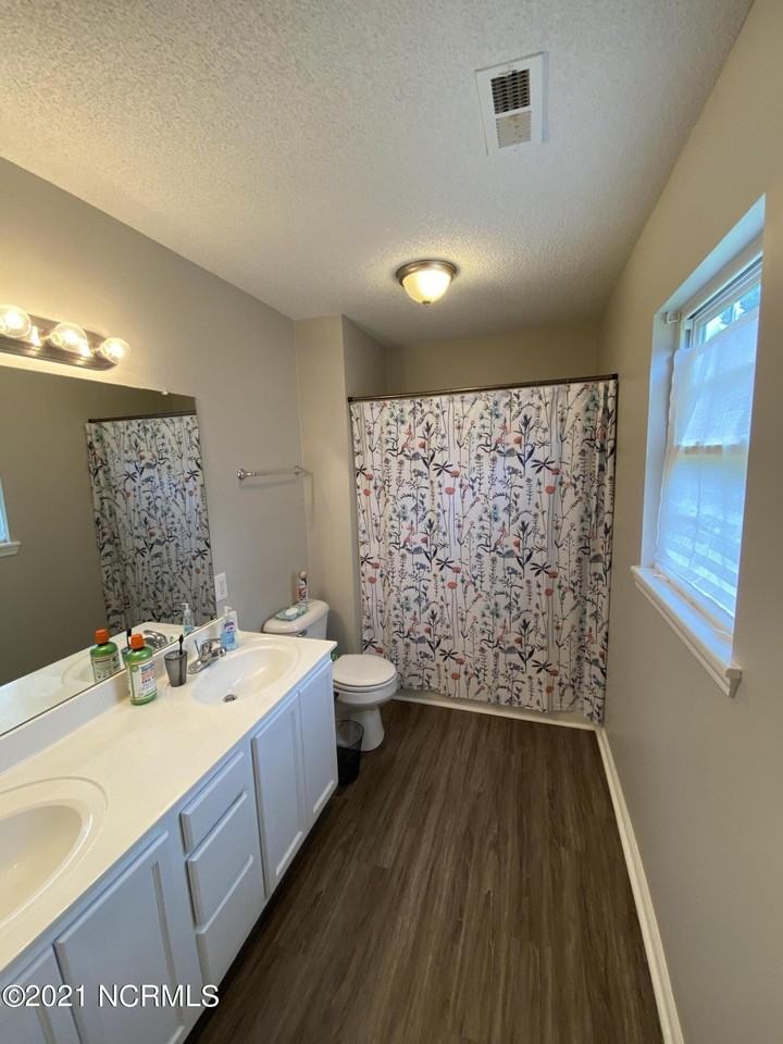 111 Howell Dr - Photo 6 of 11