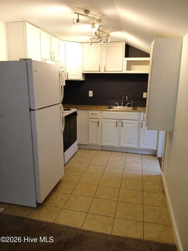 2204 Princess Place Dr #B - Photo 7 of 15