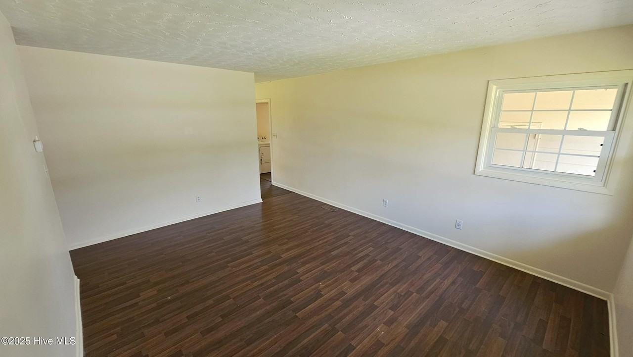 108 Princeton Dr - Photo 5 of 18