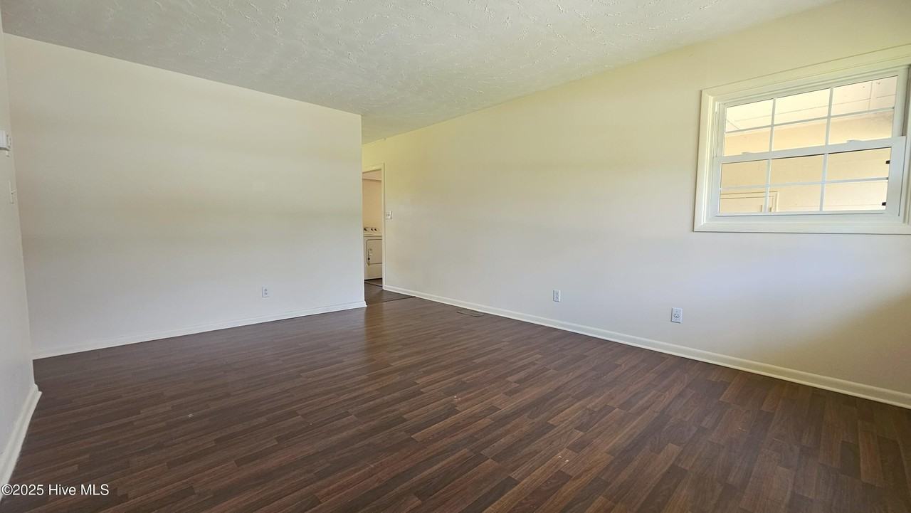 108 Princeton Dr - Photo 6 of 18