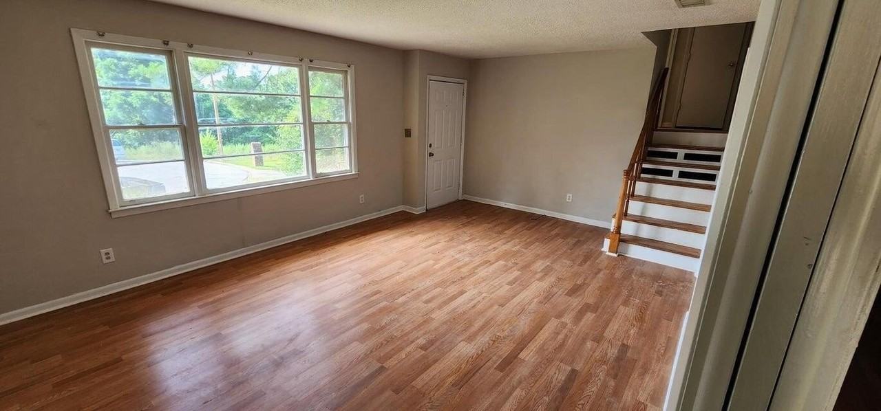 3106 Truxton Rd - Photo 4 of 10