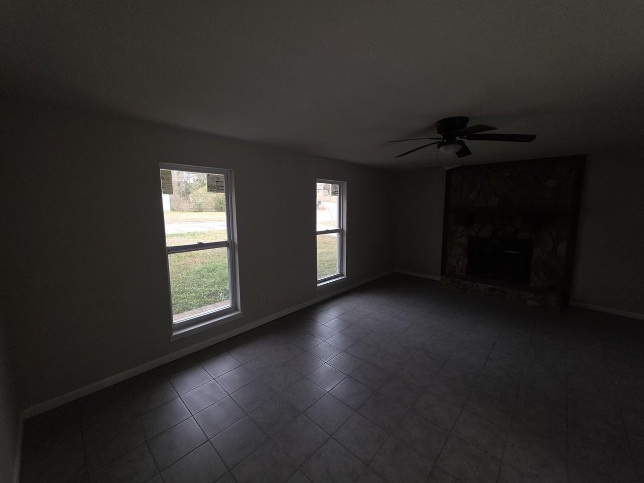 3008 Mistletoe Ave - Photo 3 of 11