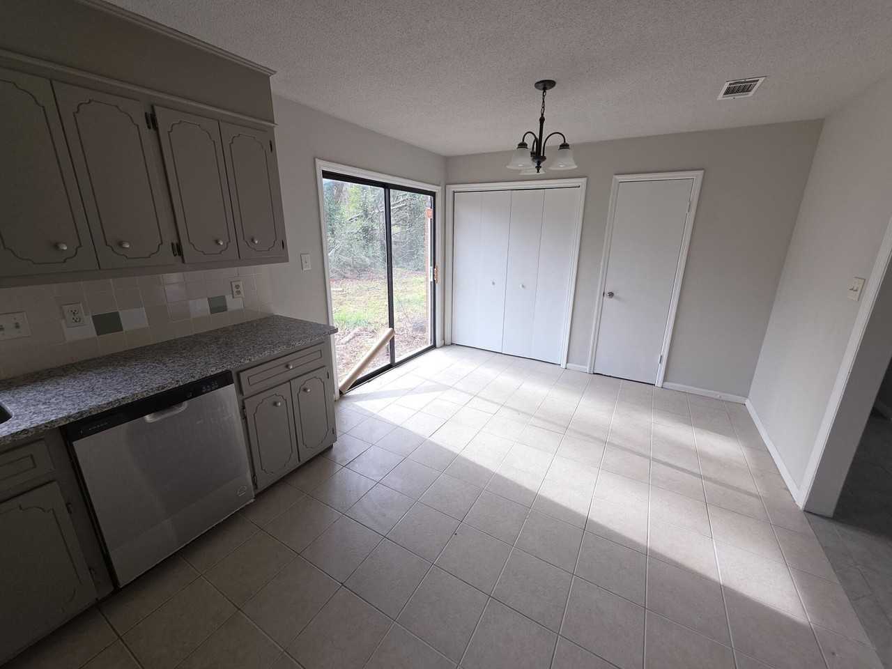 3008 Mistletoe Ave - Photo 5 of 11