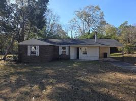 featured image of 4305 Parkwood Dr