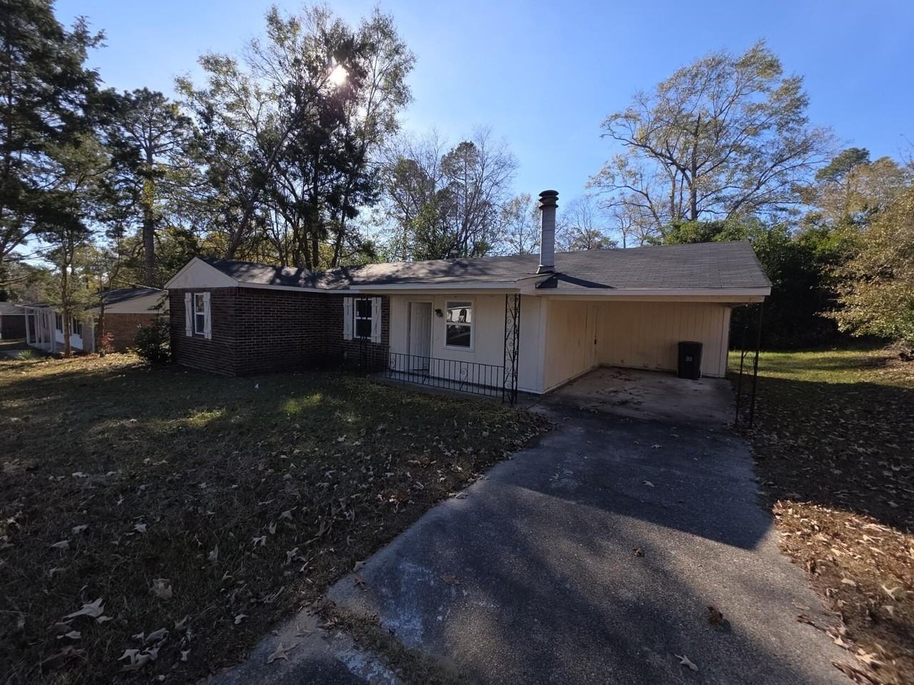 4305 Parkwood Dr - Photo 2 of 12