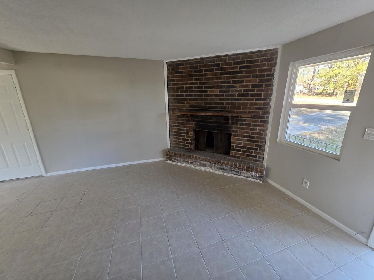 4305 Parkwood Dr - Photo 3 of 12