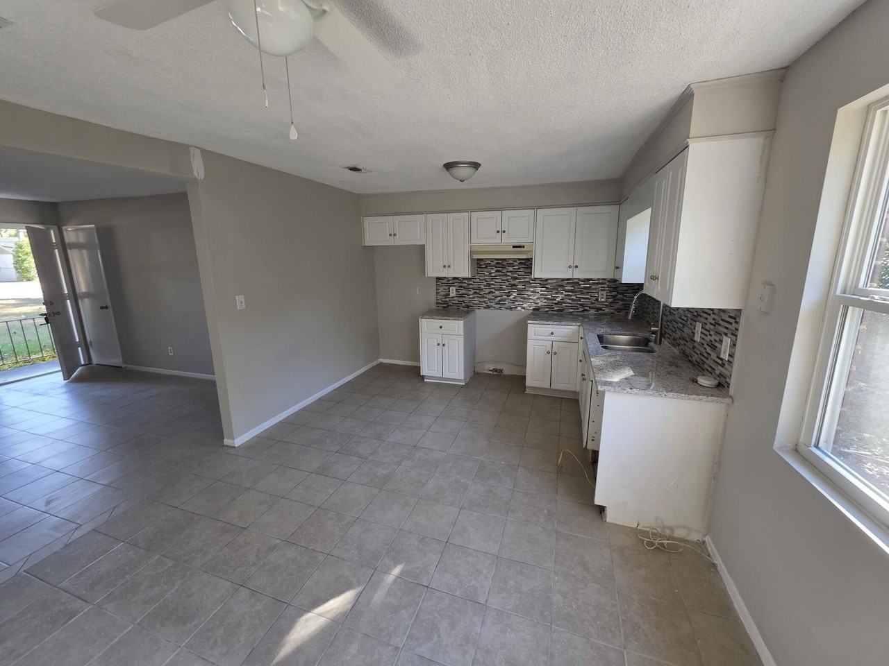4305 Parkwood Dr - Photo 5 of 12