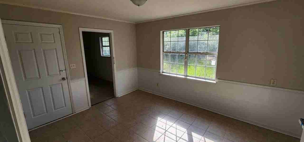 2615 Claymont Rd - Photo 3 of 10