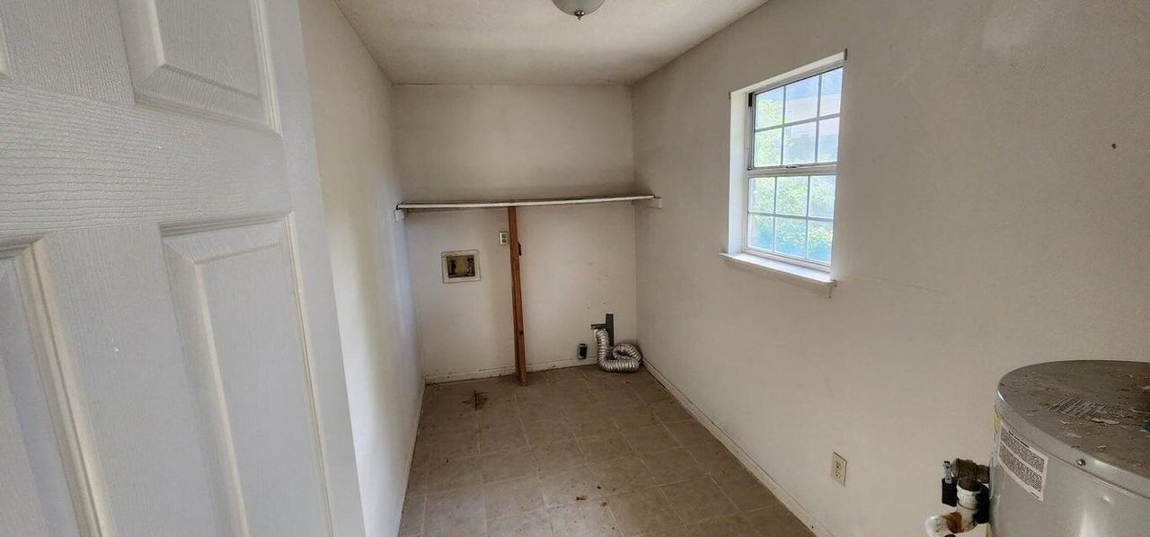 2615 Claymont Rd - Photo 6 of 10