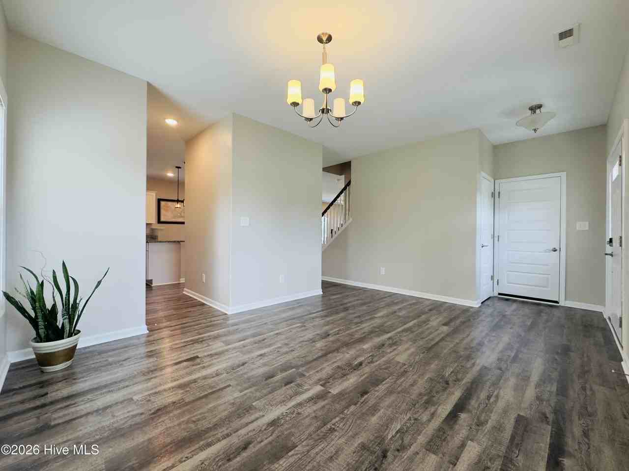 306 Independence Blvd - Photo 4 of 31