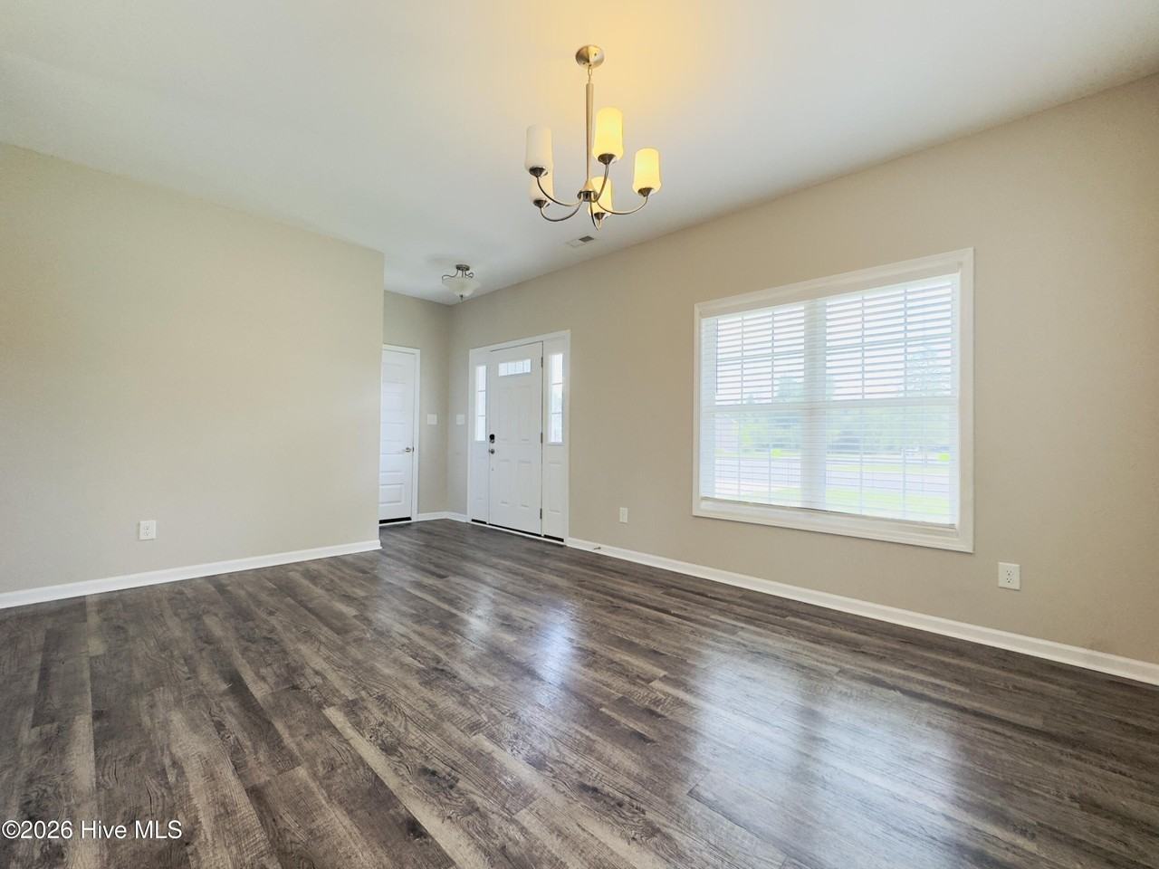 306 Independence Blvd - Photo 5 of 31