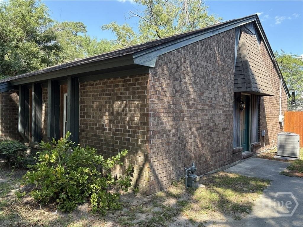 432 Edgewater Rd - Photo 3 of 16