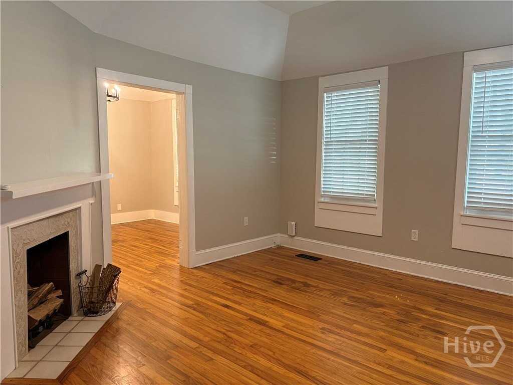 504 N Maple St - Photo 2 of 19