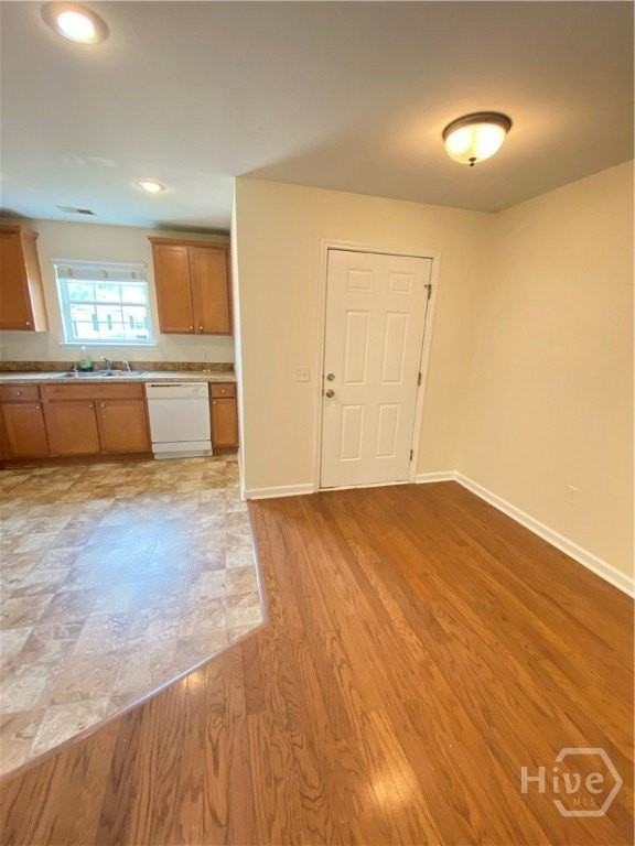 30 Twin Oaks Pl - Photo 2 of 14