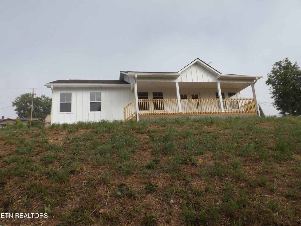 328 Wilson Hurst St - Photo 4 of 34