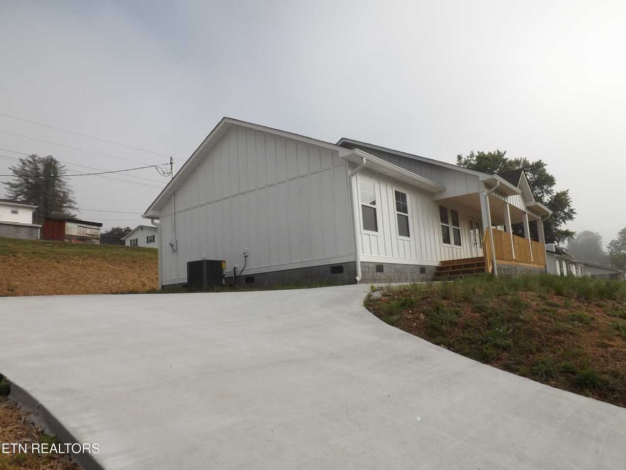 328 Wilson Hurst St - Photo 5 of 34