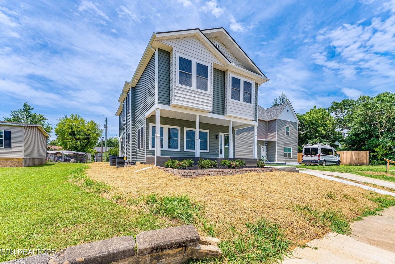 2807 Martin Luther King Jr Ave - Photo 2 of 35