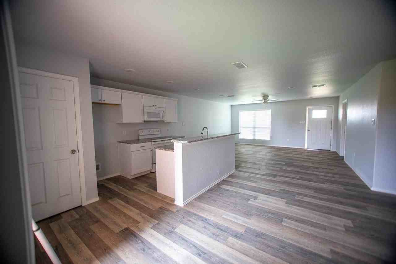 1014 Helena Ave - Photo 6 of 9