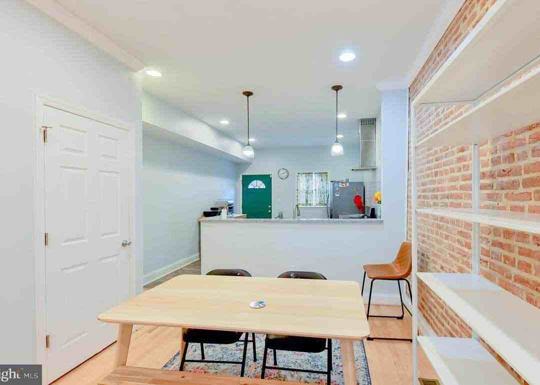 N Bond St - Photo 7 of 14