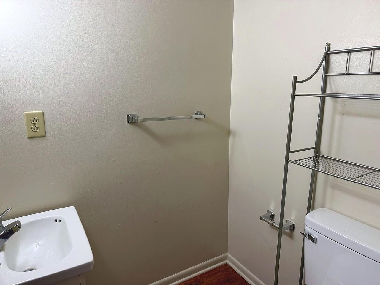 102 Northwood Rd #2 - Photo 5 of 11