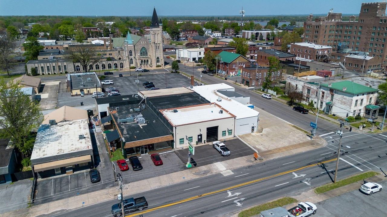 709 Kentucky Ave - Photo 5 of 50