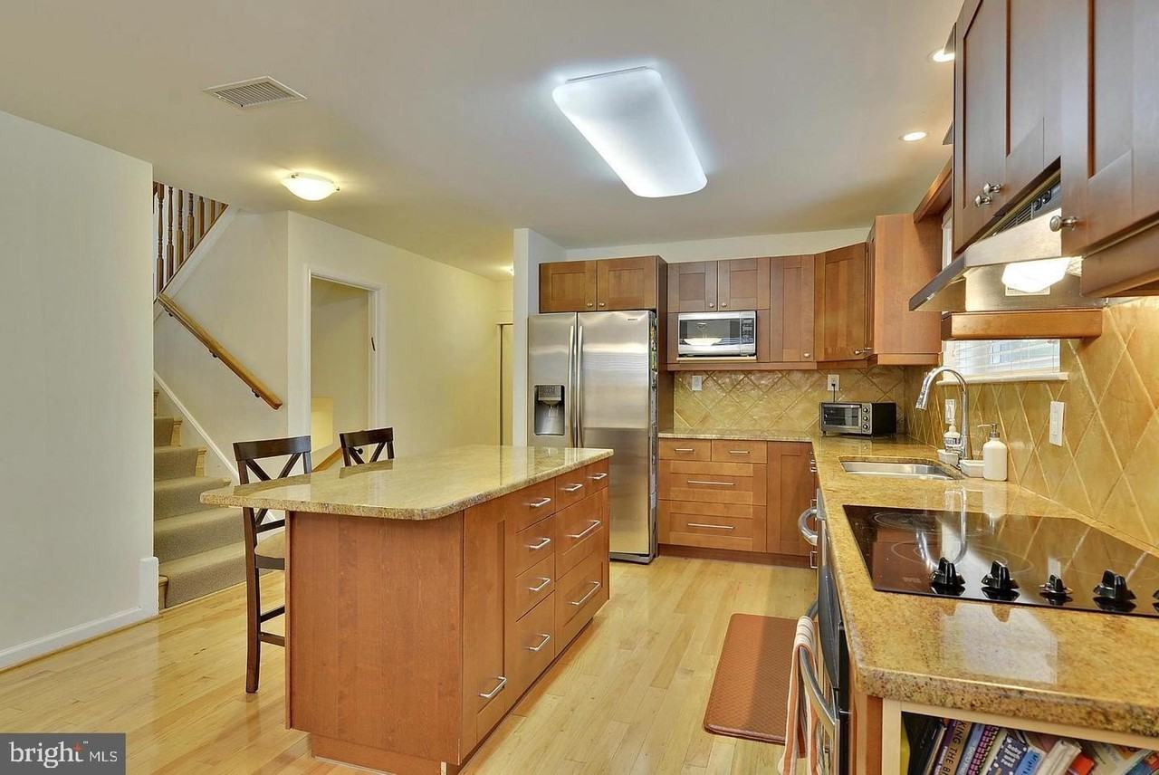 717 Hillsboro Dr - Photo 2 of 20