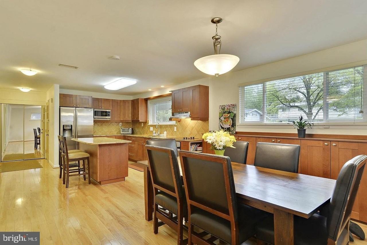 717 Hillsboro Dr - Photo 4 of 20