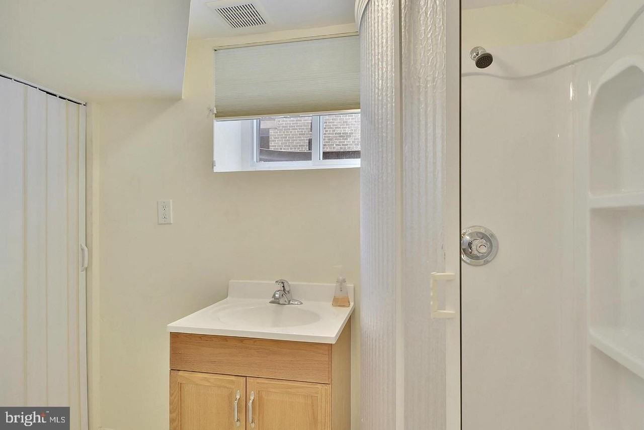 717 Hillsboro Dr - Photo 6 of 20