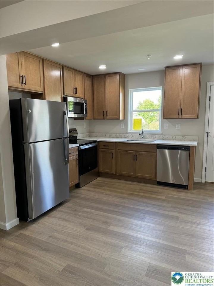 671 Sipos Dr - Photo 3 of 24