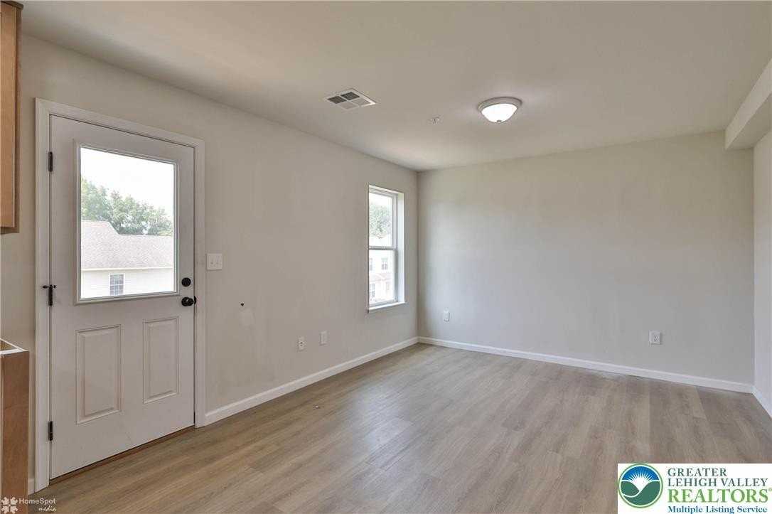 671 Sipos Dr - Photo 7 of 24