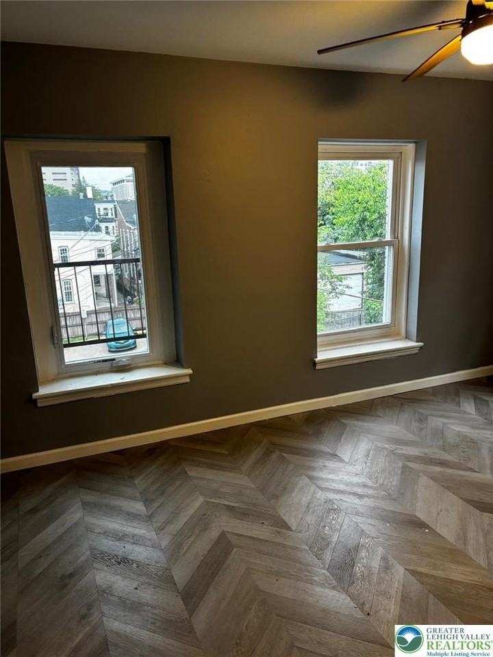412 Oak St #1 - Photo 4 of 13